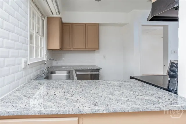 $2,350 | 5 Ossabaw Road, Savannah, GA 31410