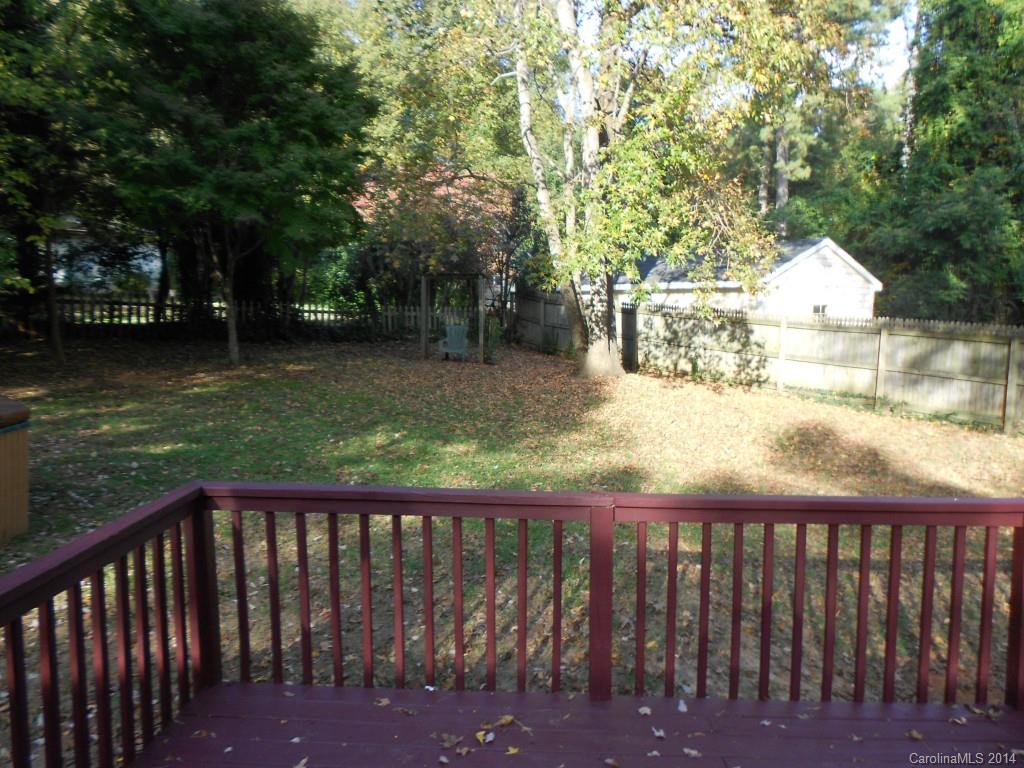 4135 Randolph Road, Unit 4 Charlotte, NC 28211 - Photo 18 of 22 a view of park with wooden fence