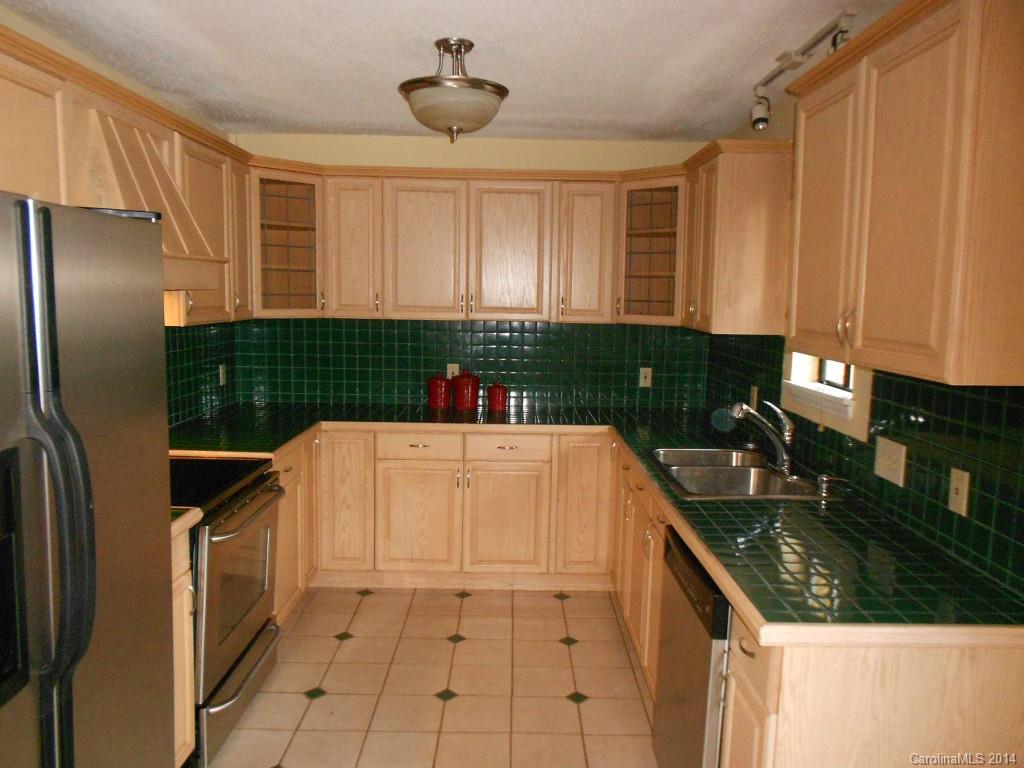 4135 Randolph Road, Unit 4 Charlotte, NC 28211 - Photo 7 of 22 a kitchen with a sink stove and refrigerator