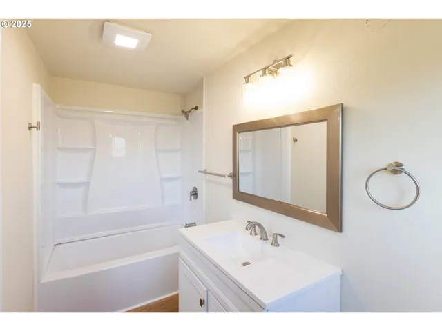 $319,900 | 809 East 7th Street, The Dalles, OR 97058