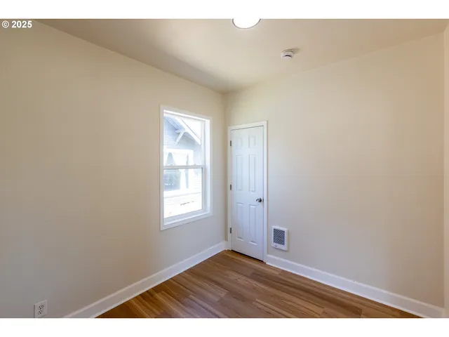 $319,900 | 809 East 7th Street, The Dalles, OR 97058