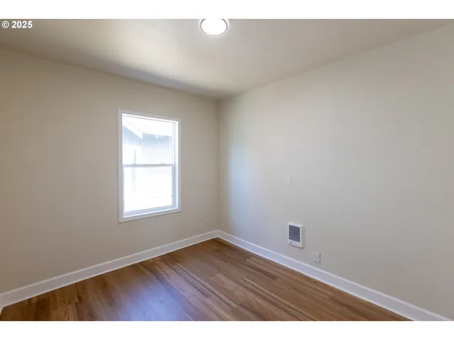 $319,900 | 809 East 7th Street, The Dalles, OR 97058