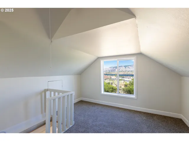 $319,900 | 809 East 7th Street, The Dalles, OR 97058