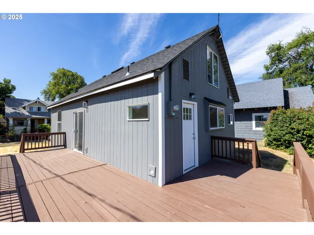 $319,900 | 809 East 7th Street, The Dalles, OR 97058