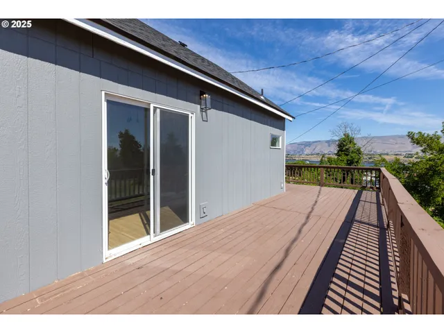 $319,900 | 809 East 7th Street, The Dalles, OR 97058