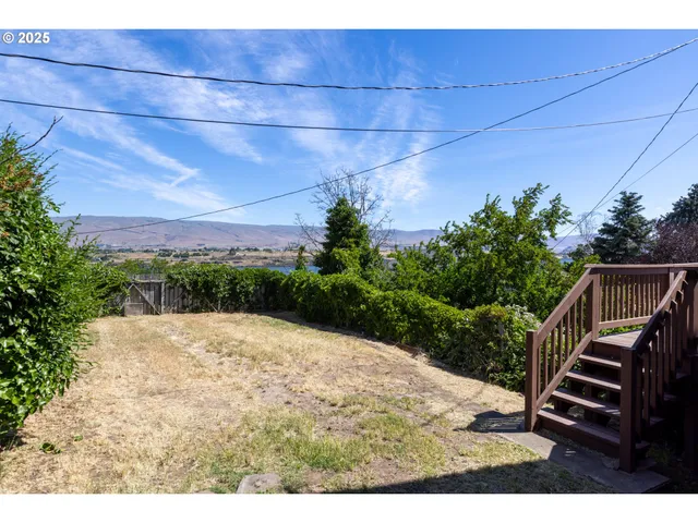 $319,900 | 809 East 7th Street, The Dalles, OR 97058
