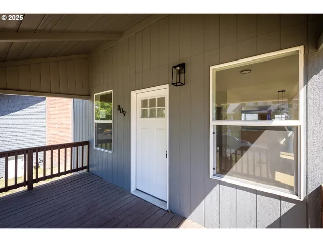 $319,900 | 809 East 7th Street, The Dalles, OR 97058