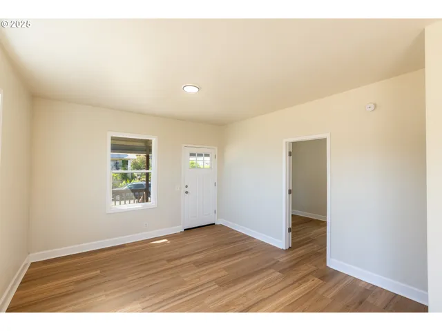 $319,900 | 809 East 7th Street, The Dalles, OR 97058