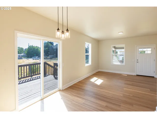 $319,900 | 809 East 7th Street, The Dalles, OR 97058