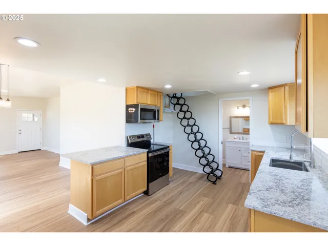 $319,900 | 809 East 7th Street, The Dalles, OR 97058