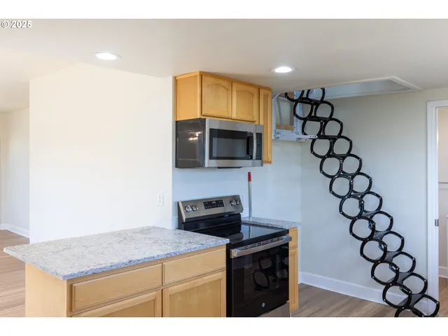 $319,900 | 809 East 7th Street, The Dalles, OR 97058