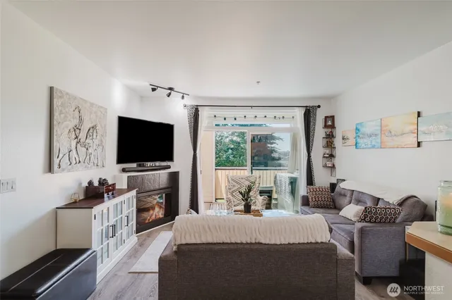 $329,900 | 18527 101st Ave Court East, Unit 313, Puyallup, WA 98375