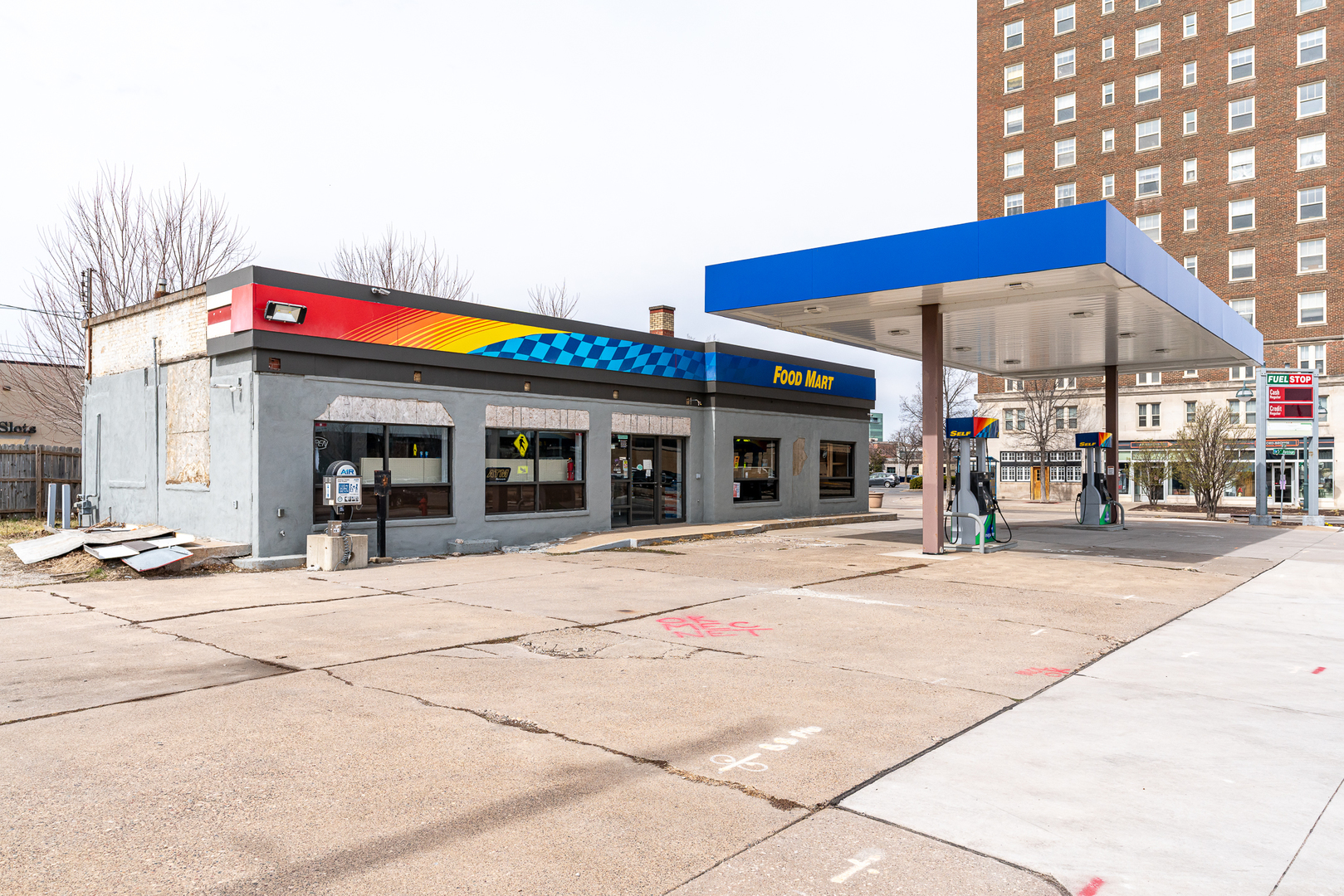1830 5th Avenue Moline, IL 61265 - Photo 1 of 13 a view of an patio