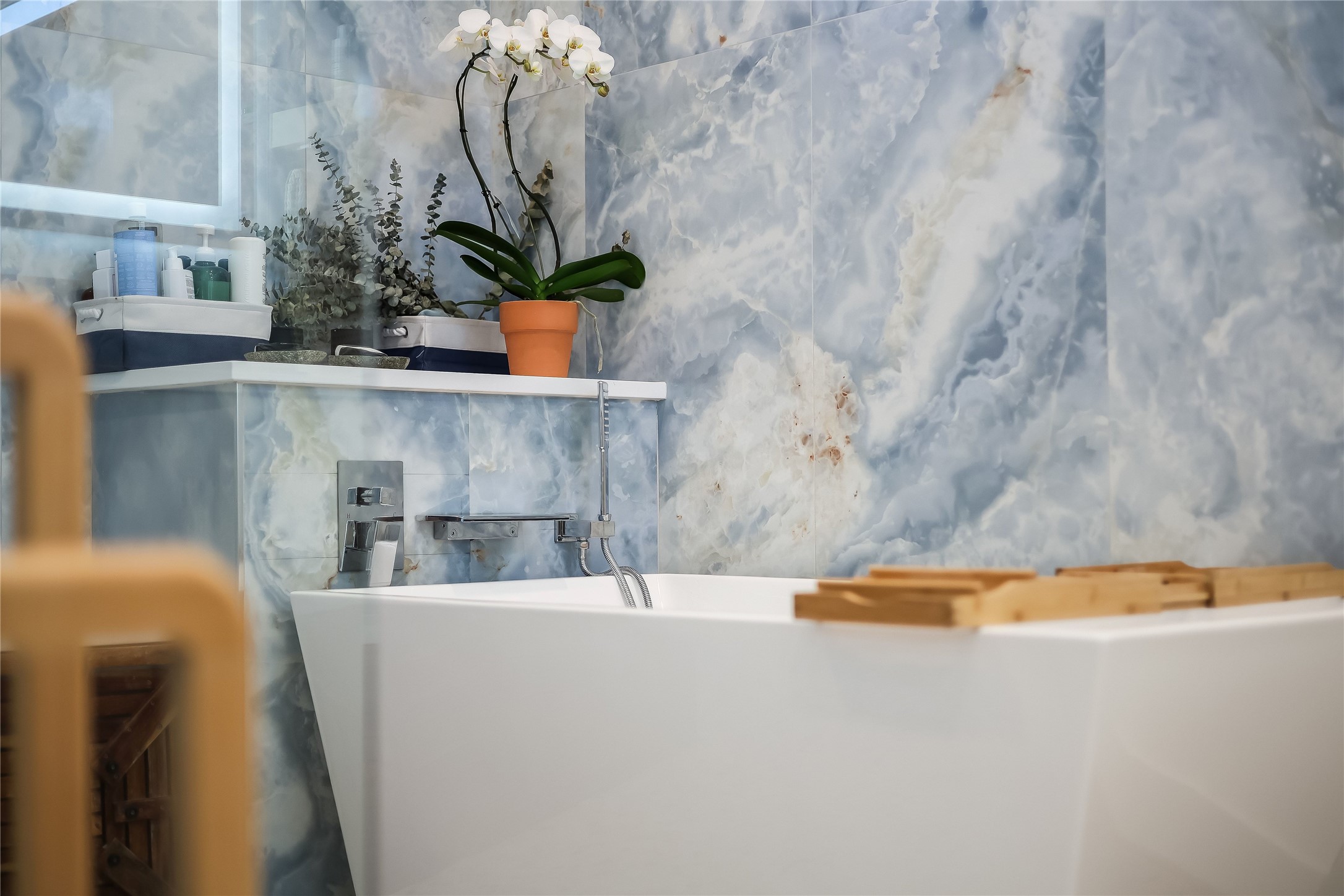 4600 Gillis Street Austin, TX 78745 - Photo 29 of 40 a bathroom with a tub