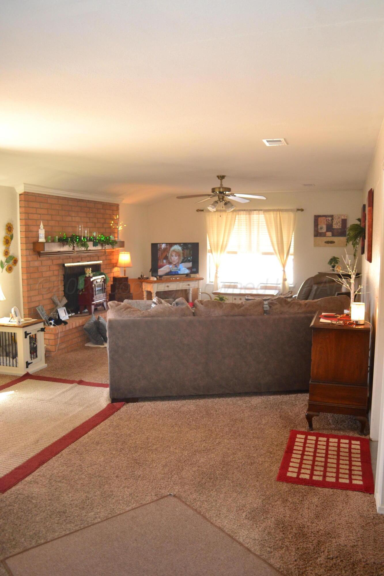 4307-4311 West 2nd Street Plainview, TX 79072 - Photo 4 of 51 a view of a terrace