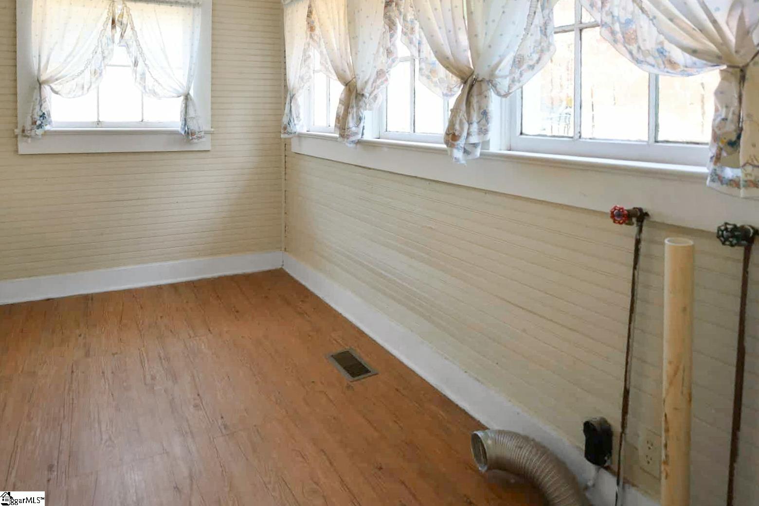 820 Gaines Street Central, SC 29630 - Photo 9 of 27