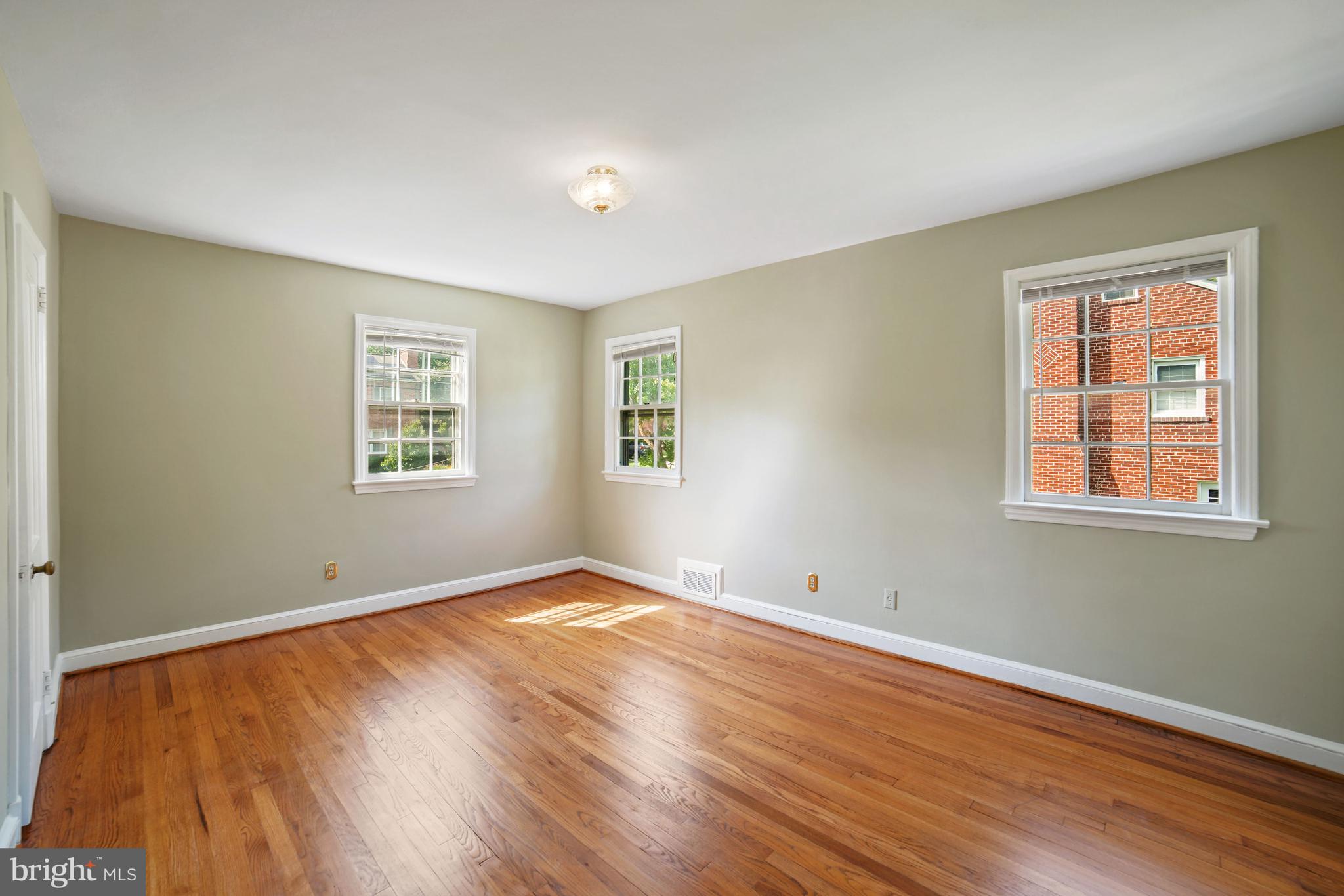 10425 Inwood Avenue Silver Spring, MD 20902 - Photo 12 of 26 Gallery Image 12