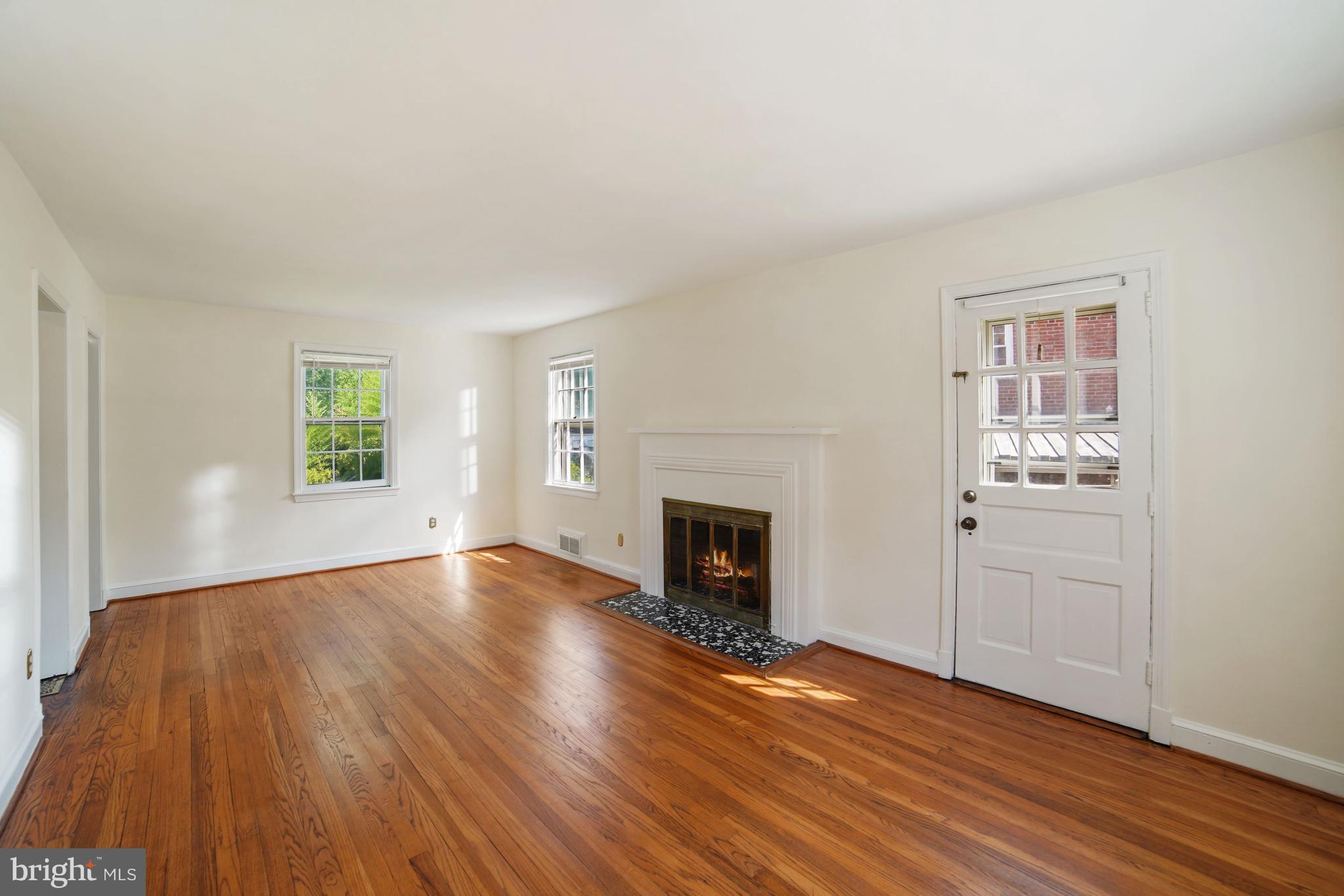 10425 Inwood Avenue Silver Spring, MD 20902 - Photo 4 of 26 Gallery Image 4