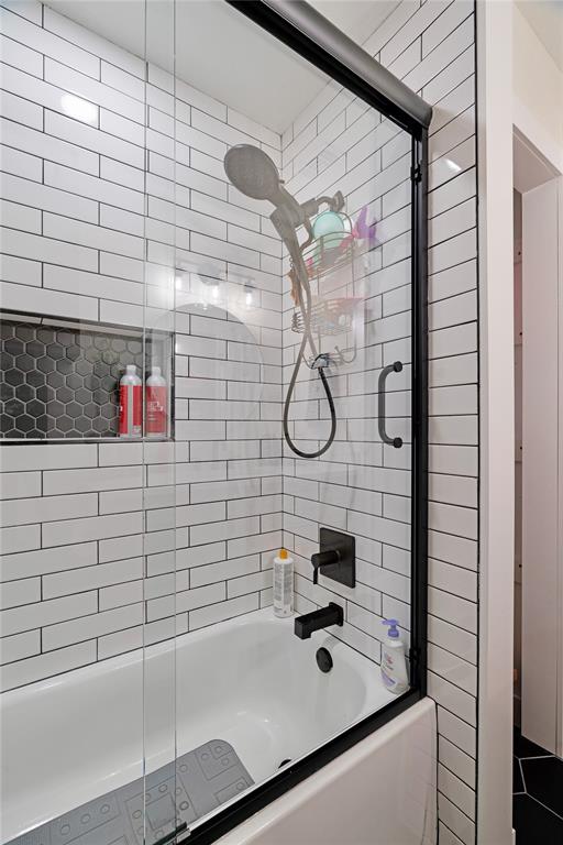 19 43040th Powderly, TX 75473 - Photo 20 of 21 a bathroom with a shower and a sink