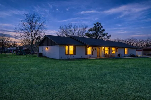 a view of a house with a backyard