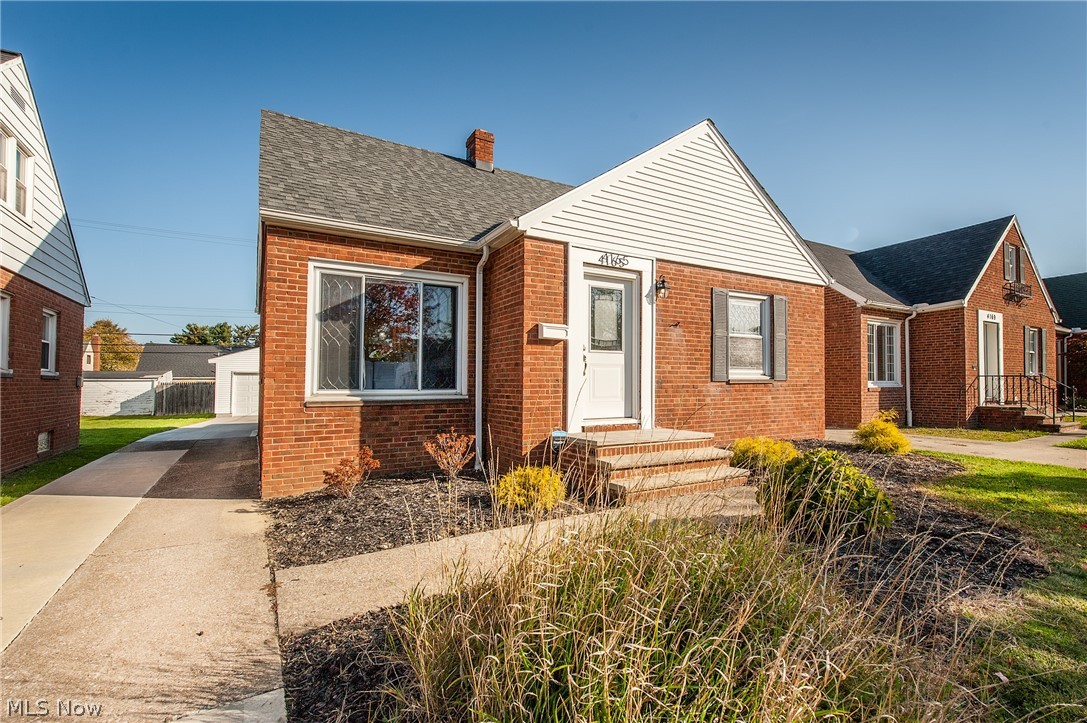 4165 Stilmore Road Cleveland, OH 44121 - Photo 2 of 25 Gallery Image 2