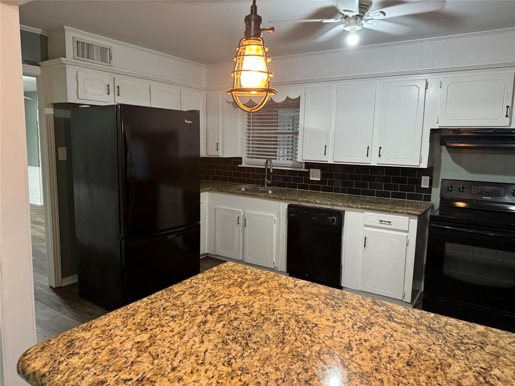 1406 Country Club Road Ennis, TX 75119 - Photo 5 of 26