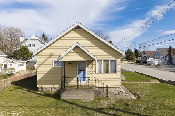 $579,000 | 15 North Lakeshore Drive, Manistee, MI 49660