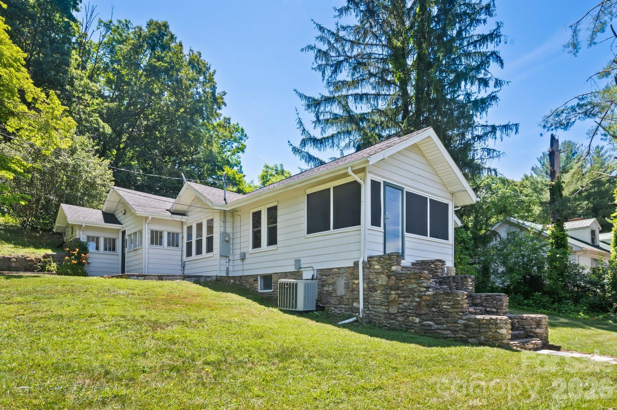 441 Main Street Clyde, NC 28721 - Photo 18 of 44