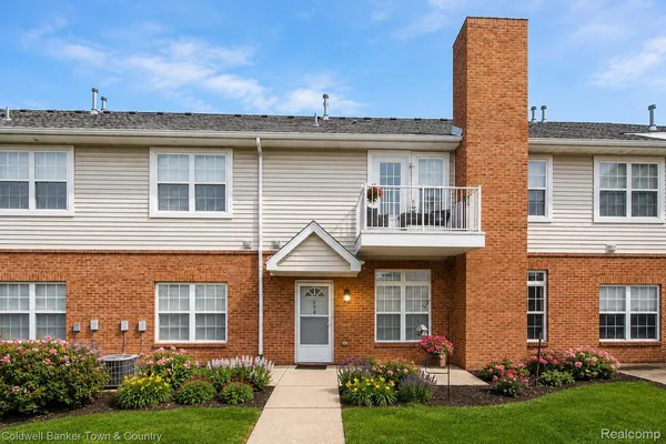 $215,000 | 594 Olde English Circle, Howell, MI 48855