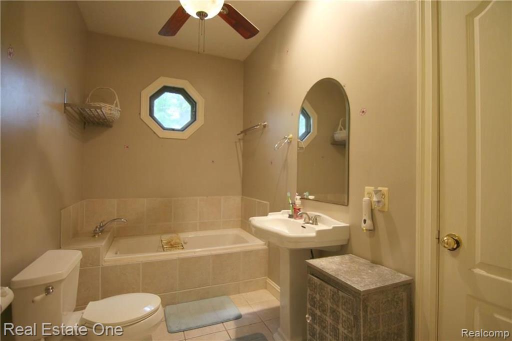29223 Crawford Road Romulus, MI 48174 - Photo 25 of 36