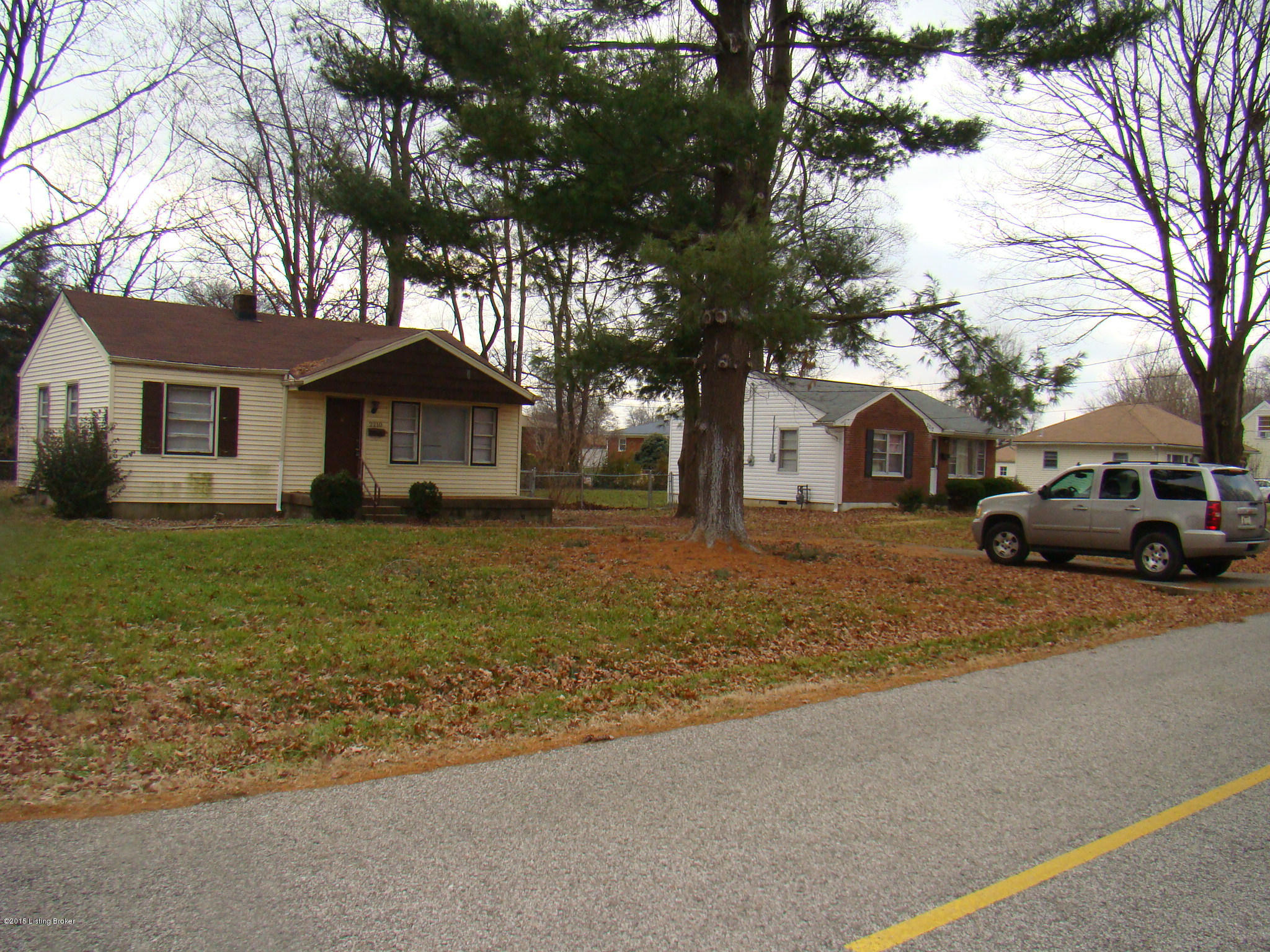 2210 Peaslee Road Louisville, KY 40216 - Photo 2 of 18 070