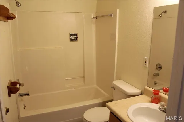 $194,500 | 202 Mountain Ash Lane, Poplar Bluff, MO 63901