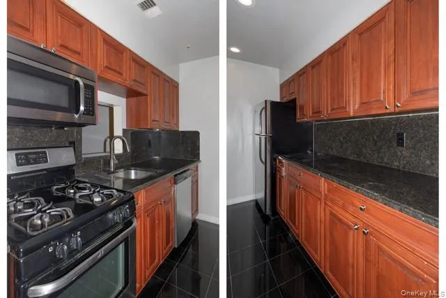 $2,405 | 162 Lake Pointe Court, Unit 162, Middle Island, NY 11953