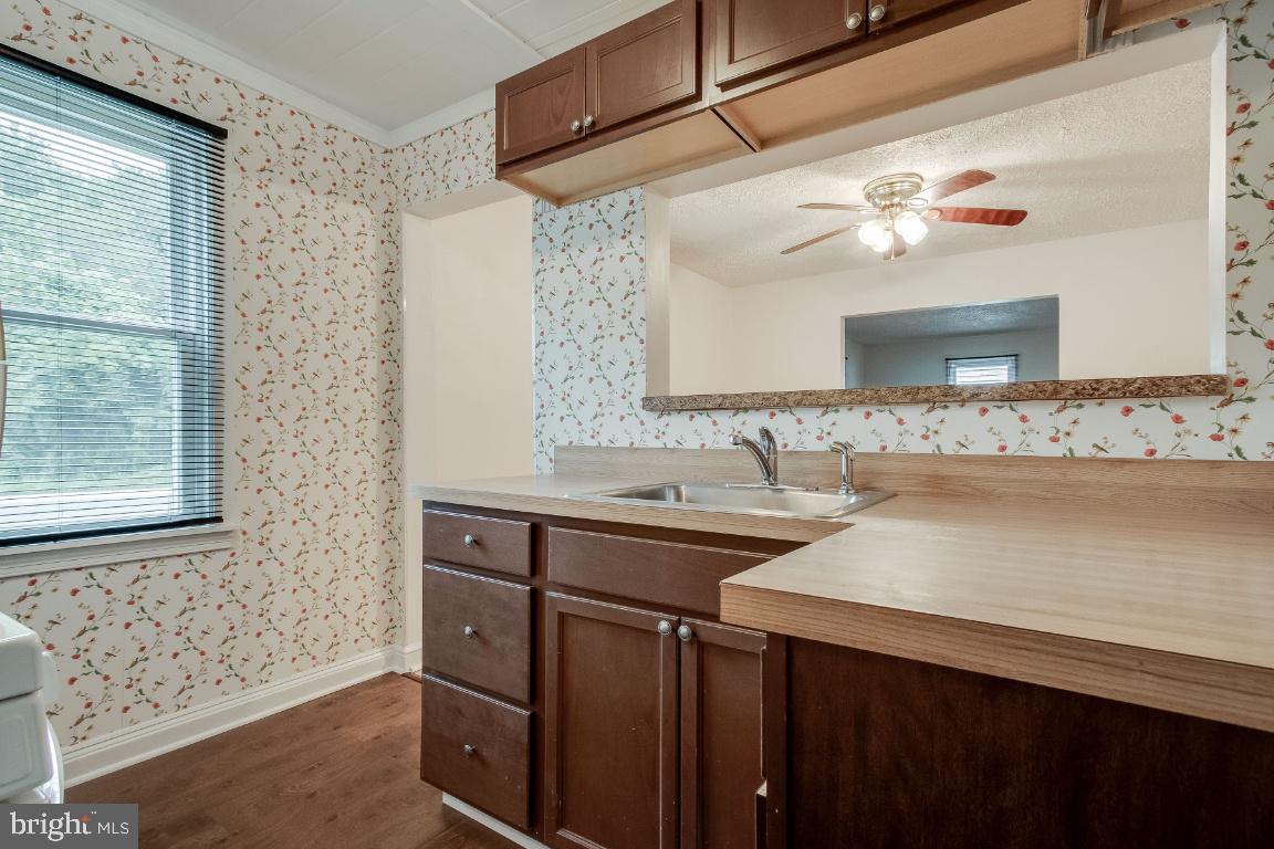 6301 Woodland Road Morningside, MD 20746 - Photo 11 of 32 Kitchen passthrough to dining room