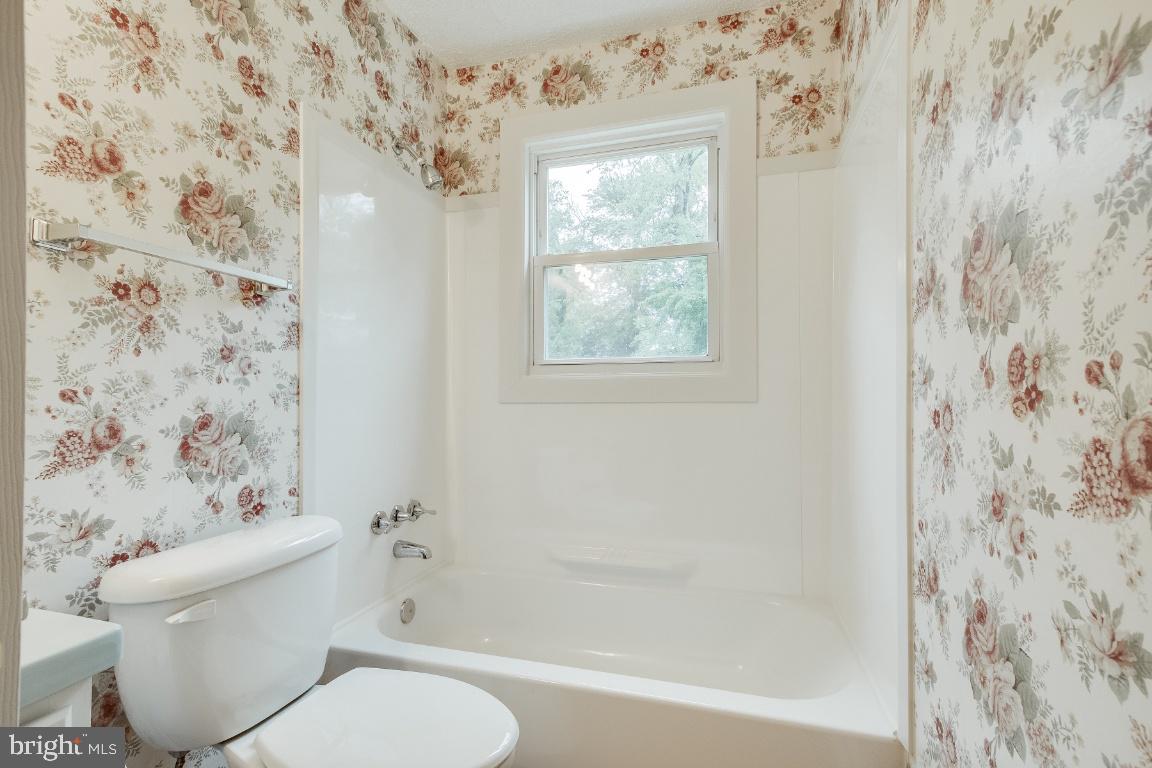 6301 Woodland Road Morningside, MD 20746 - Photo 14 of 32 Lower level full bathroom