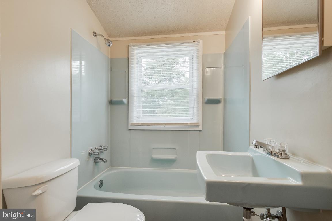 6301 Woodland Road Morningside, MD 20746 - Photo 25 of 32 Upper level full bathroom