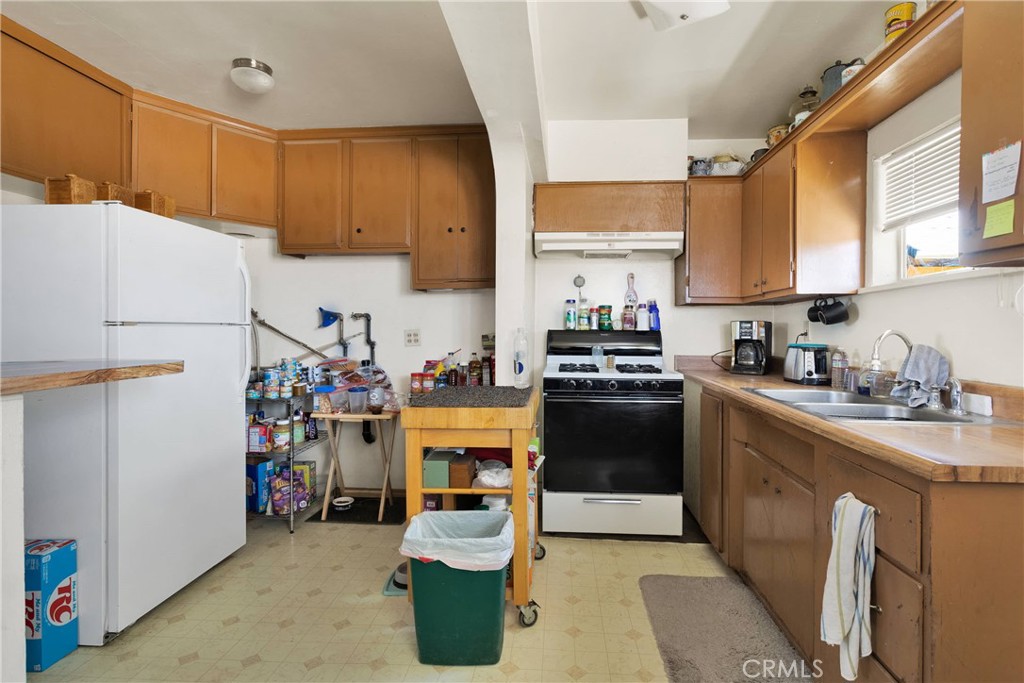 5335 Palmdale Road Phelan, CA 92371 - Photo 11 of 37 a kitchen with a refrigerator and a stove top oven