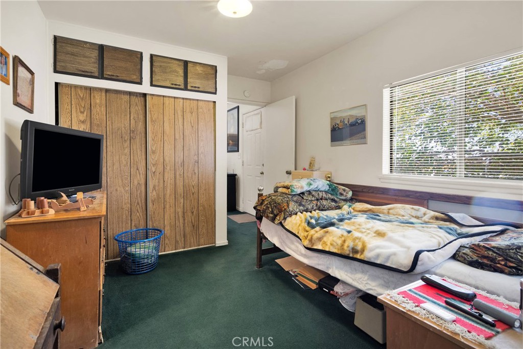 5335 Palmdale Road Phelan, CA 92371 - Photo 14 of 37 a bedroom with bed and a flat tv screen