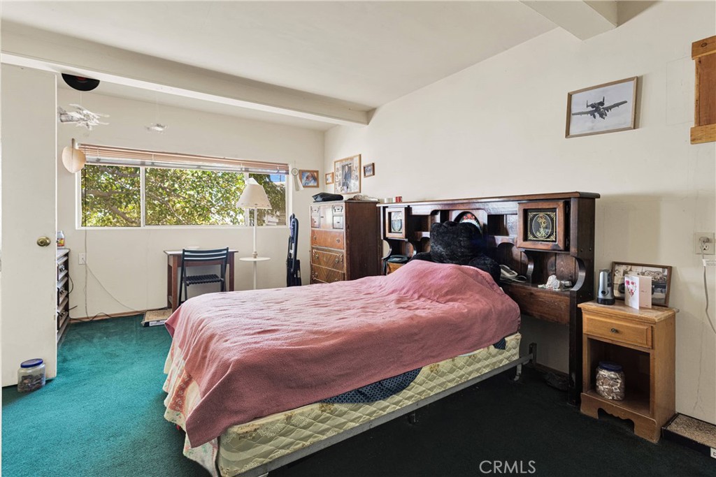 5335 Palmdale Road Phelan, CA 92371 - Photo 17 of 37 a bedroom with a bed and a table