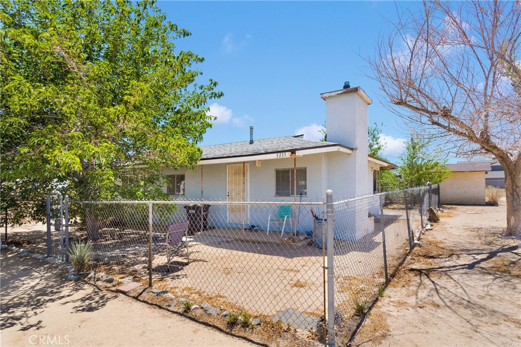5335 Palmdale Road Phelan, CA 92371 - Photo 2 of 37 a house view with a sitting space