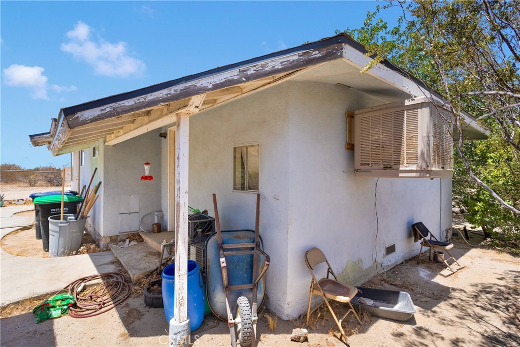 5335 Palmdale Road Phelan, CA 92371 - Photo 22 of 37 a view of entryway with patio