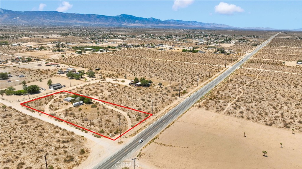 5335 Palmdale Road Phelan, CA 92371 - Photo 32 of 37 a view of ocean from a balcony