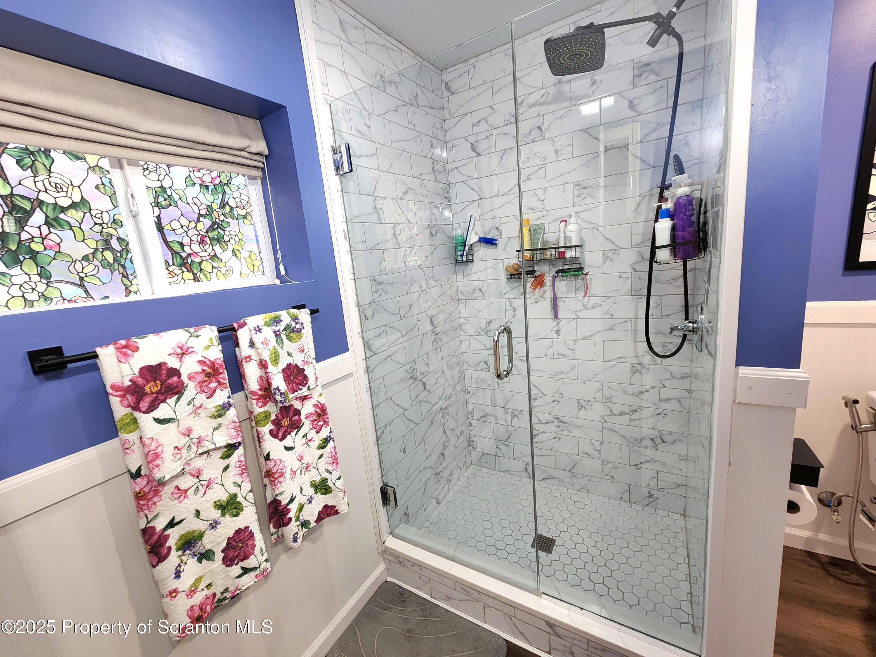 239 Maple Street Shavertown, PA 18708 - Photo 15 of 28 Full Bathroom