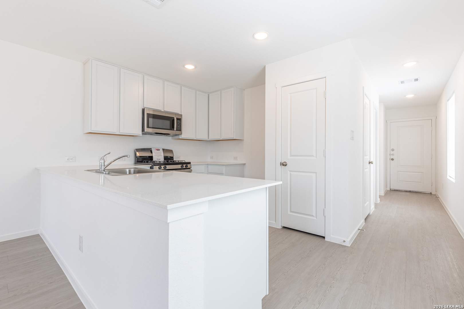 6749 Marble Ridge Elmendorf, TX 78112 - Photo 7 of 30 Gallery Image 7