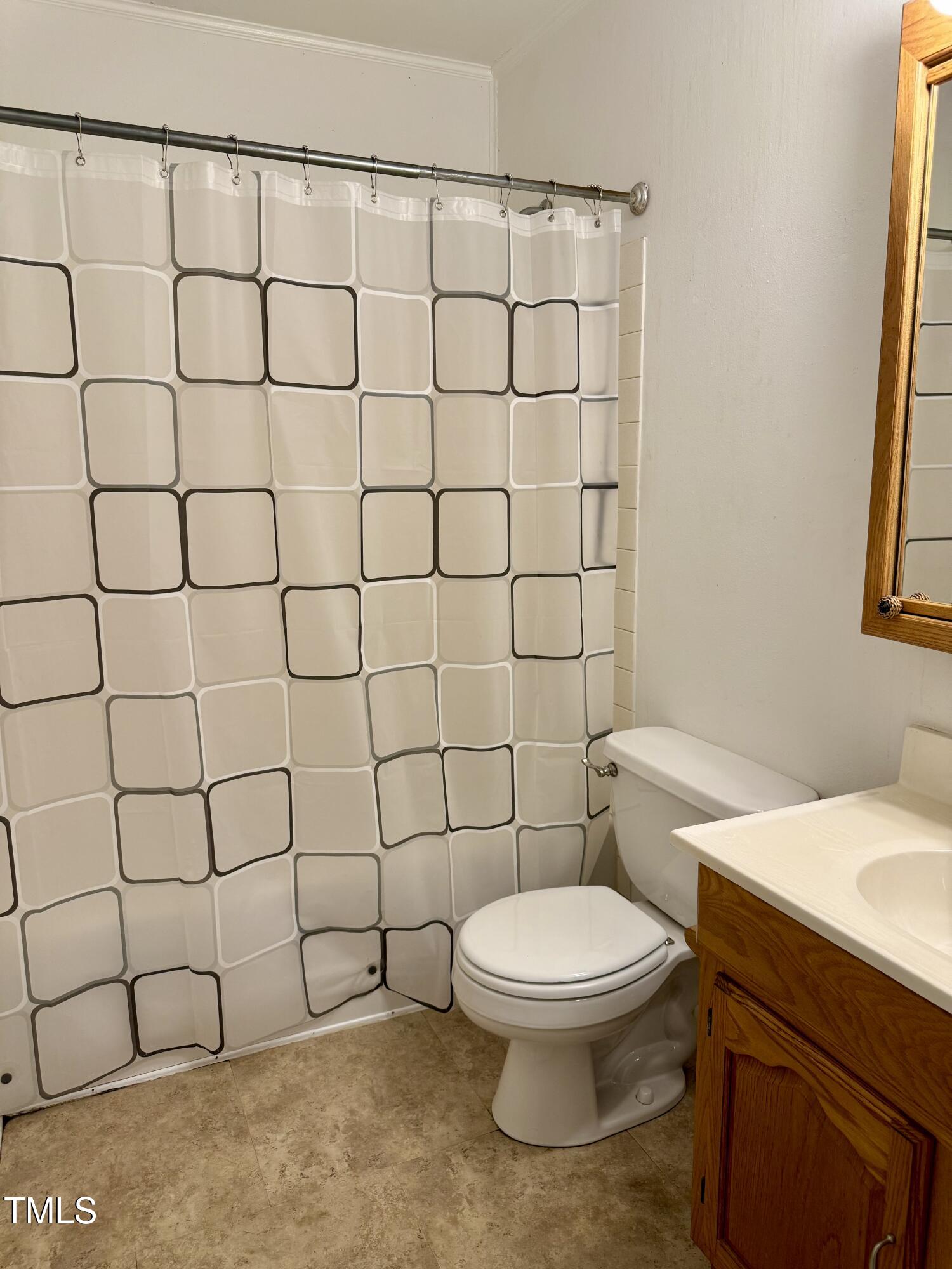 210 Crest Road Henderson, NC 27536 - Photo 6 of 23 hall bath