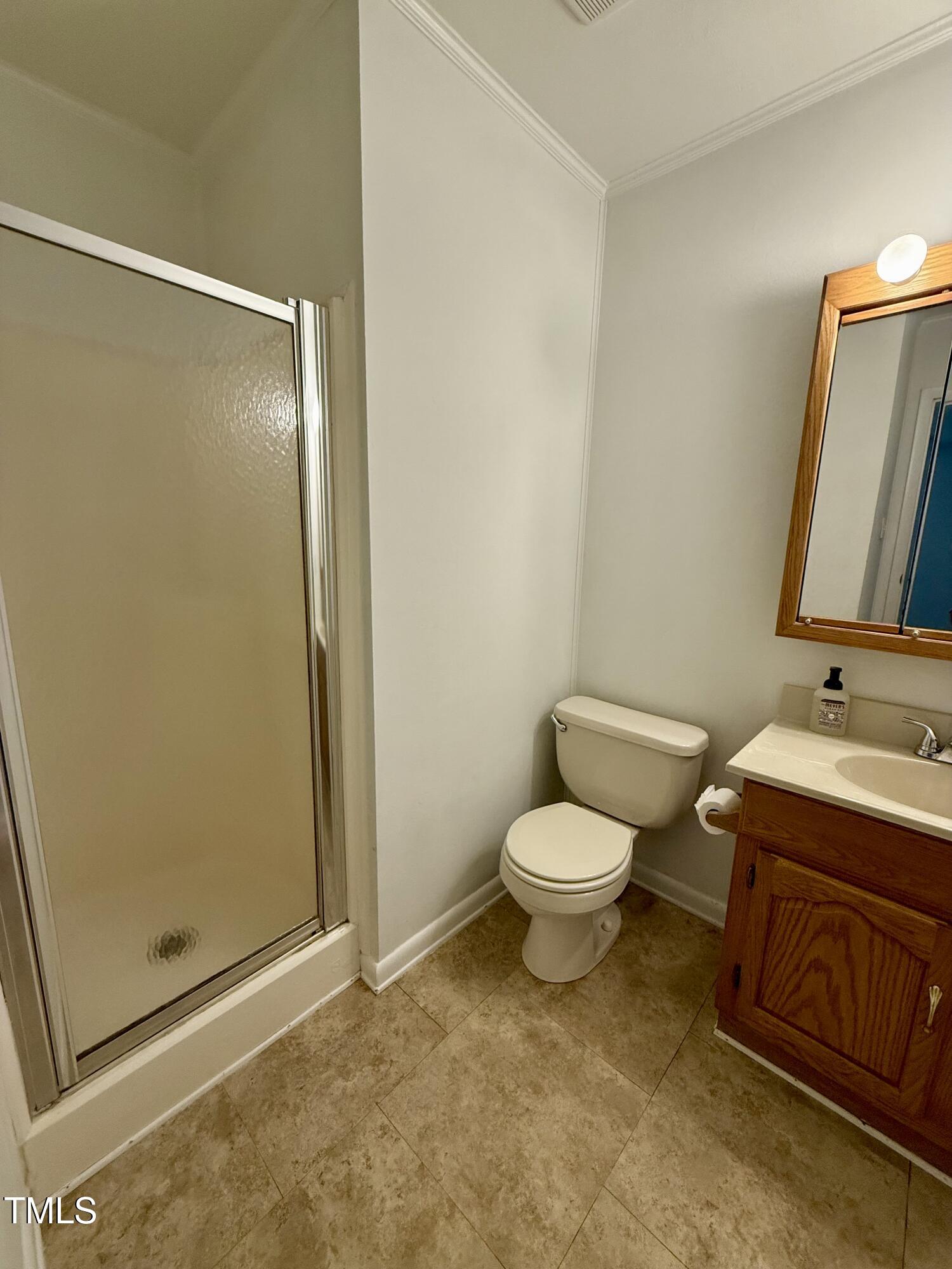 210 Crest Road Henderson, NC 27536 - Photo 8 of 23 primary bathh