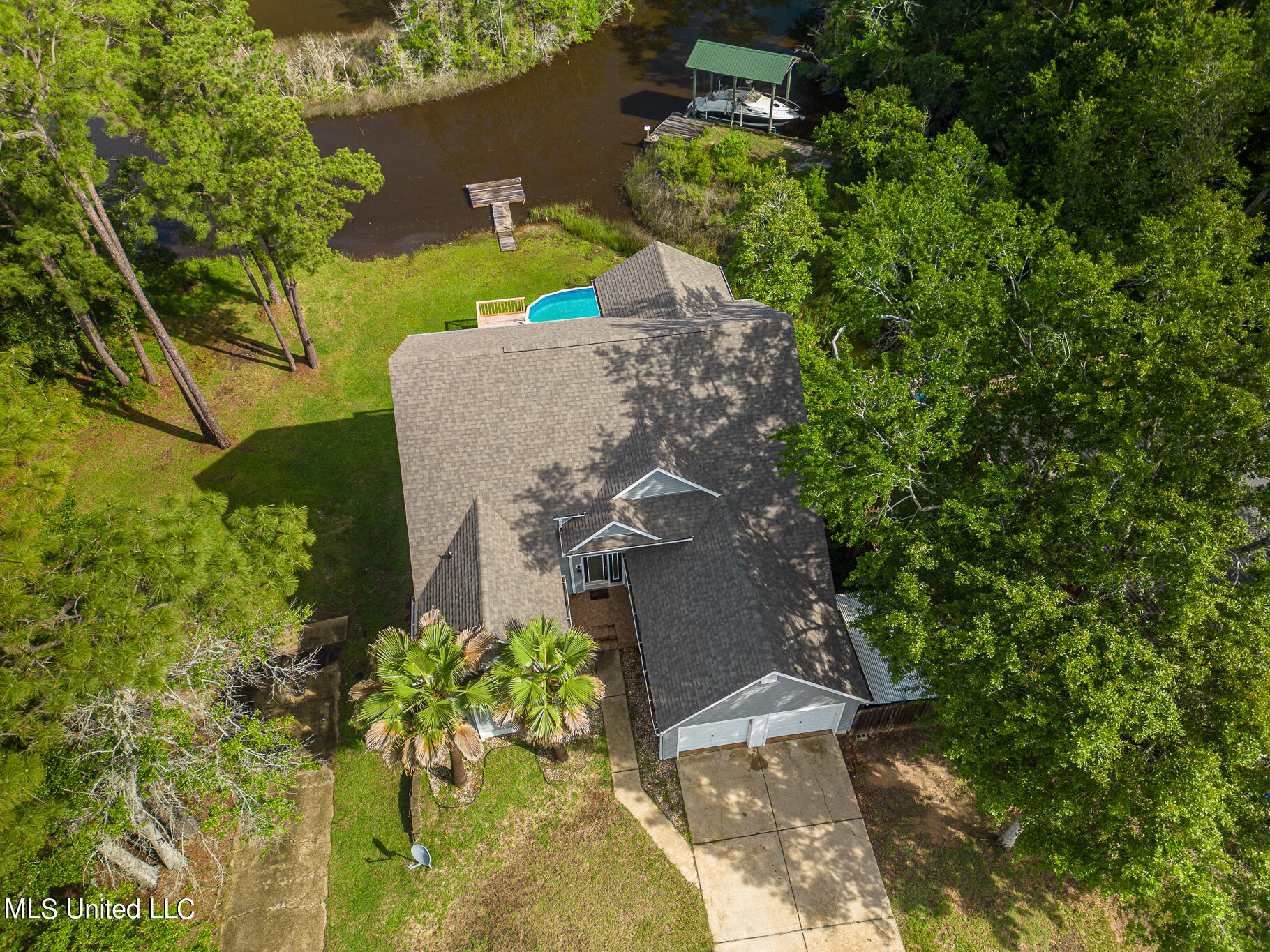 2323 Starfish Road Gautier, MS 39553 - Photo 4 of 41 Dolphin-20