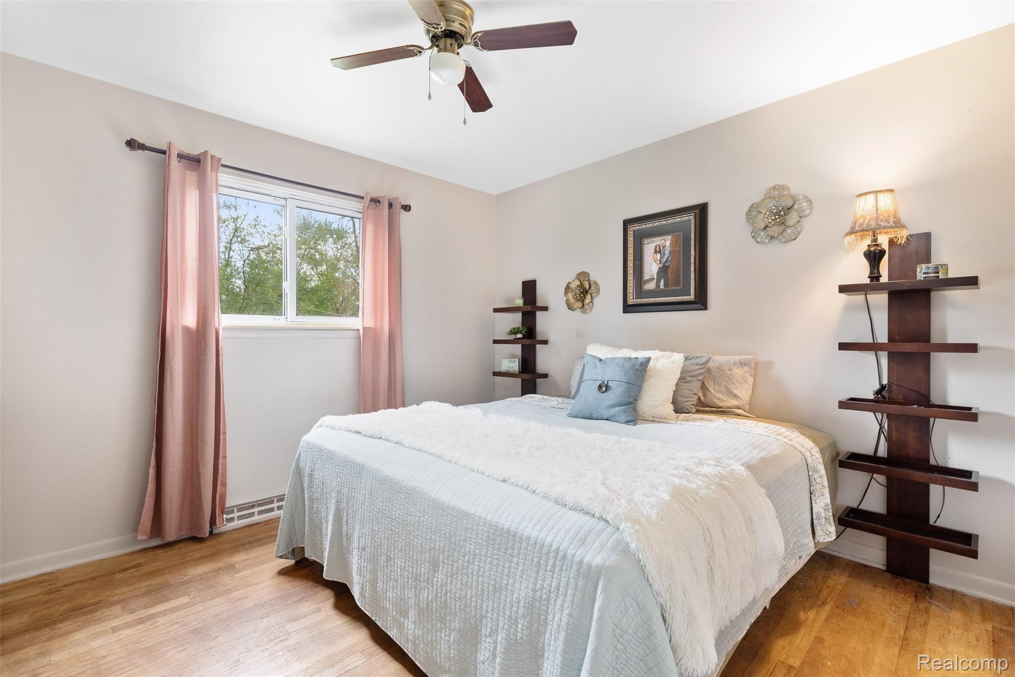 5451 Farm Road Waterford, MI 48327 - Photo 18 of 29 Master Bedroom, Hardwood, Ceiling Fan