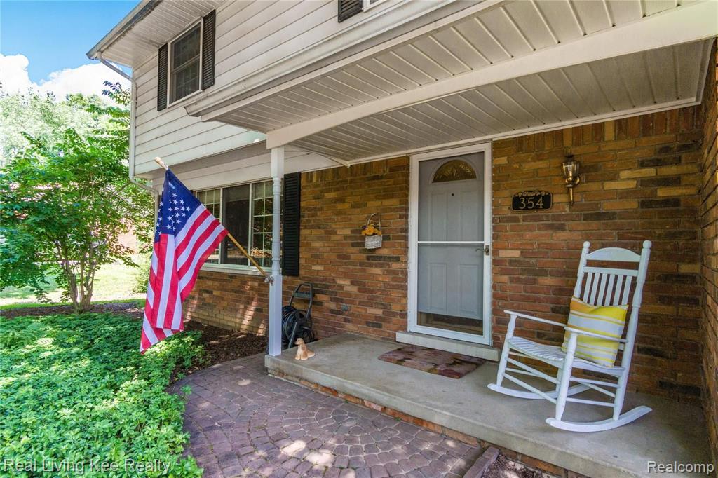 354 Texas Avenue Rochester Hills, MI 48309 - Photo 3 of 62
