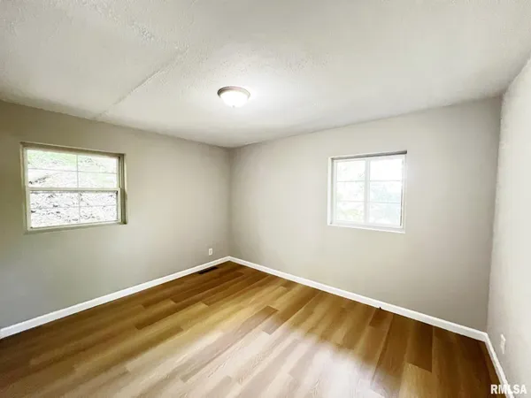 $799 | 112 Oakdale Avenue, East Peoria, IL 61611